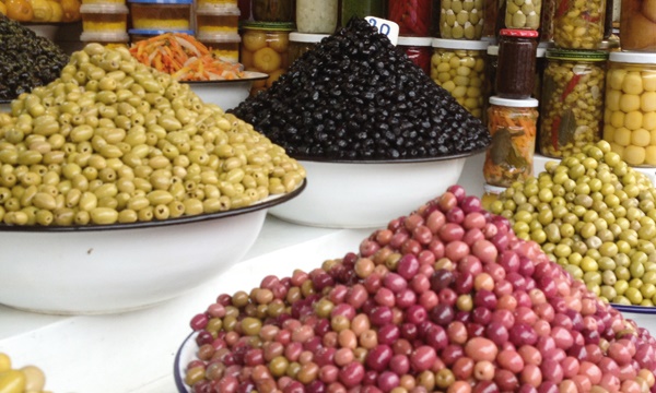 واد الليل : حجز 2,5 اطنان من مادة الزيتون والموالح الفاسدة 